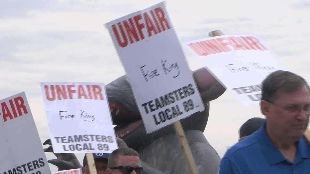 Teamsters Leaders joined the Local 89 Members on the picket line at FireKing Wednesday.
