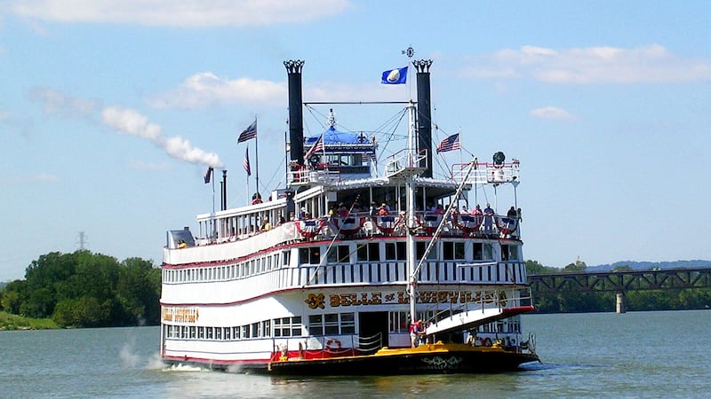 The Belle of Louisville cruises to victory in Great Steamboat Race