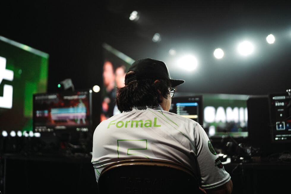 OpTic FormaL preparing on the main stage in Fort Worth.