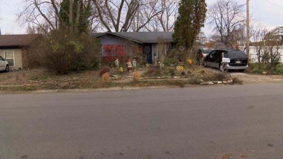 The incident happened in front of this home on Redwood Drive. (Source: Todd Hoyer/WAVE 3 News)
