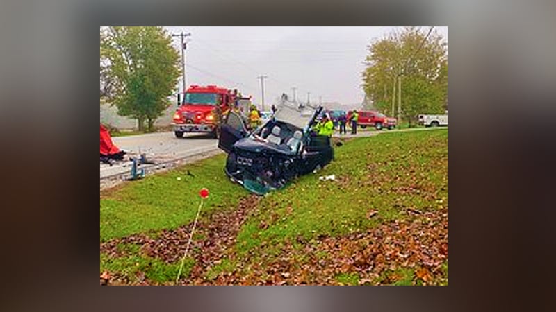 ISP investigating deadly 2-car crash near Salem